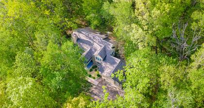 Private 3BR/2BA Territory Home Nestled in the Trees