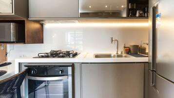 Deluxe Apartment | Private kitchen | Full-sized fridge, microwave, oven, blender
