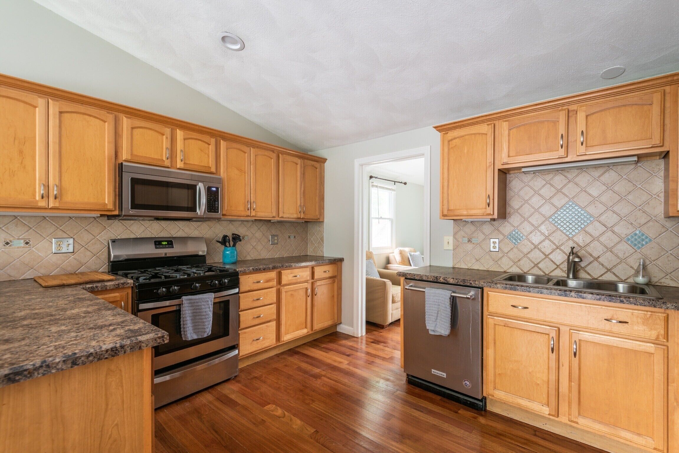 冰箱、微波炉、烤箱、炉灶