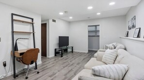 Una Smart TV, una chimenea