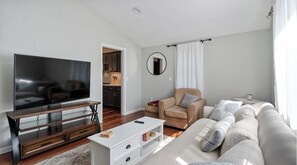 Una Smart TV, una chimenea
