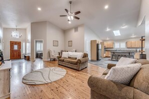 TV, fireplace, stereo