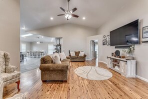 TV, fireplace, stereo