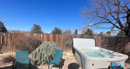 Comfy home,HOT TUB near UNR, Rafael Park,Downtown