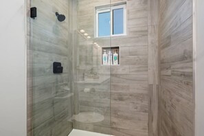 Combined shower/bathtub - Entire Brand New 2-Bedroom #6 Luxury Townhouse (San Diego)