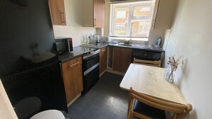Business-Apartment, mit Bad, Blick auf den Innenhof (Modern) | Eigene Küche