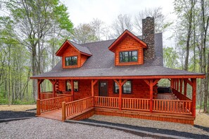 A log cabin with a porch, a stone chimney, and a deck. - Jackson's Luxury Hideaway - Sleeps 8 - Hocking (Logan)