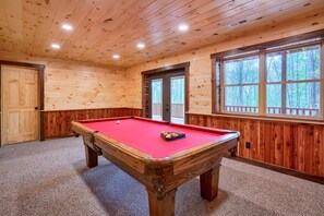 Games room - Jackson's Luxury Hideaway - Sleeps 8 - Hocking (Logan)