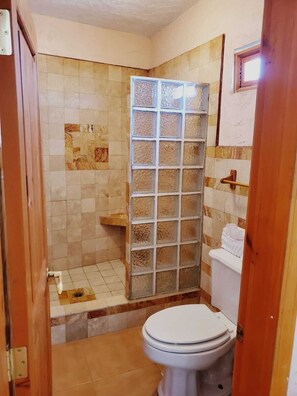 Deluxe Room | Bathroom | Combined shower/tub, towels - Hotel Posada Magdalena (San Felipe)
