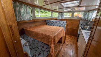 2 bedrooms, bed sheets