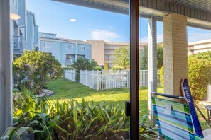 Interior - New! Modern~ Ground floor Condo~ 4 mins walk to Beach! Sleeps 8 (Fort Walton Beach)