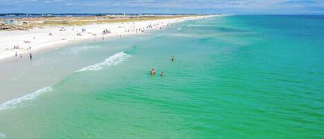 Beach nearby, sun-loungers, beach towels