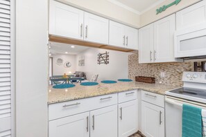 Fridge, microwave, oven, stovetop - New! Modern~ Ground floor Condo~ 4 mins walk to Beach! Sleeps 8 (Fort Walton Beach)