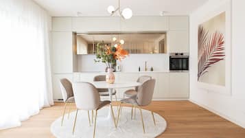 Premium Apartment | Private kitchen | Full-sized fridge, oven, stovetop, dishwasher
