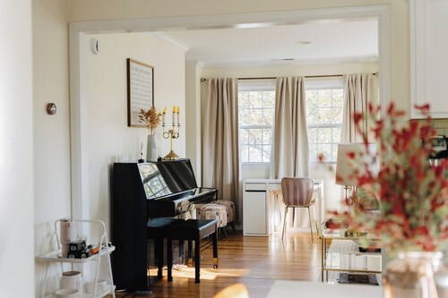 Walkable Townhouse with Garage & Yard, 45 min to NYC!