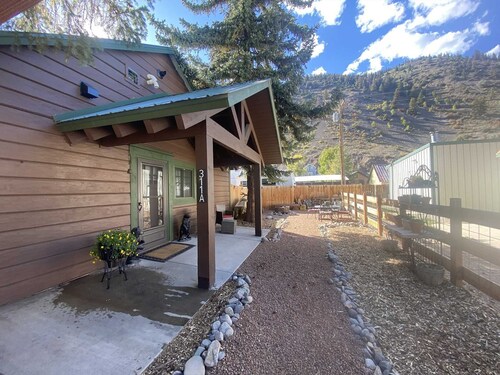 Spruce Lodge - Newly Remodeled - Ice Climbers Special