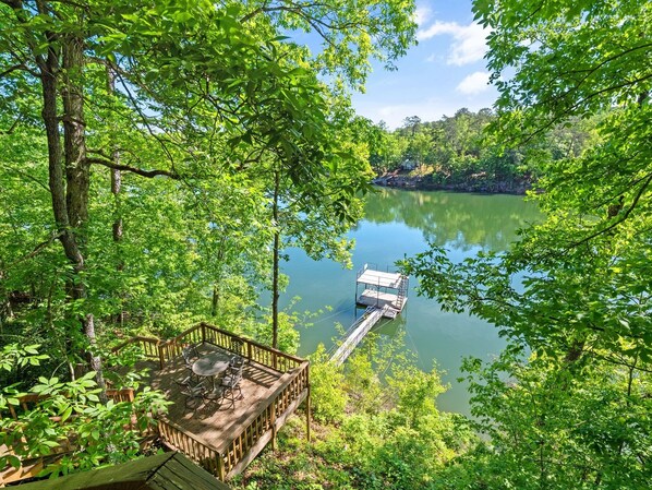 Outdoor dining - Smith Lake Retreat: 4 BR, 3 BA House in Crane Hill, Sleeps 10 (Crane Hill)