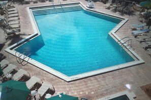 室外游泳池，恒温泳池