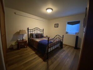 5 habitaciones, tabla de planchar con plancha y cuna de viaje