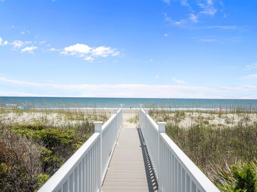 Crystal Coast Paradise: Oceanfront Home with Stunning Views, East, Emerald Isle!