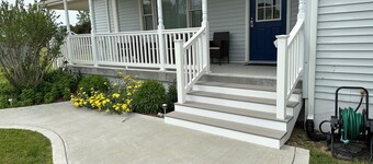 Kick back and relax at “Knot Stressed” in total comfort.