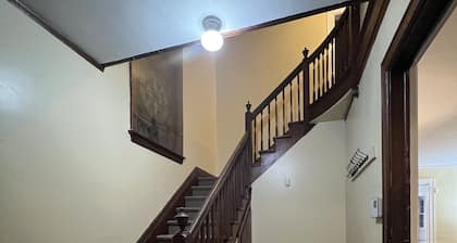 Spacious Colonial Style House - DT Geneva