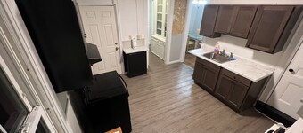 Spacious 6BD/2BA Colonial Style House - DT Geneva