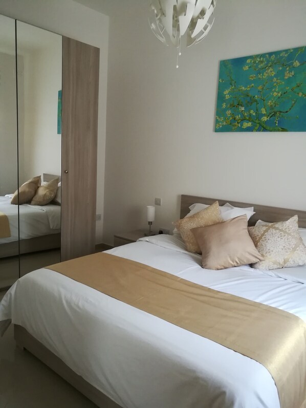 2 bedrooms, iron/ironing board, free WiFi, bed sheets