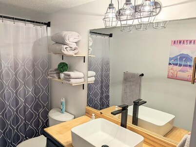 Cozy Retreat Steps Away from Omaha's Heart