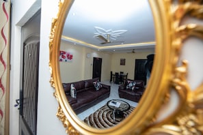 Living area - Washington Court Apartments (Accra)