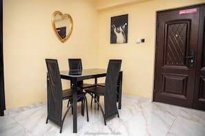 Living area - Washington Court Apartments (Accra)