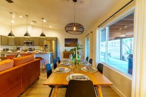 Dining - PUEBLO RETREAT - PLUNGE POOL & HOT TUB | 5MIN TO THE PARK (Joshua Tree)