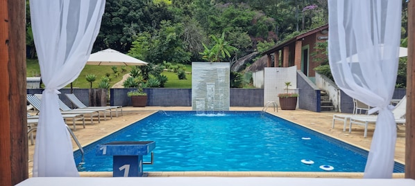 Outdoor pool, pool loungers