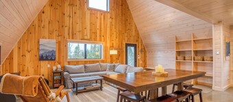 Saddleback - Maine Alpin Haus beautiful trailside ski-in/ski-out A-Frame with mountain views