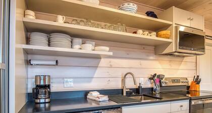 Saddleback - Maine Alpin Haus beautiful trailside ski-in/ski-out A-Frame with mountain views