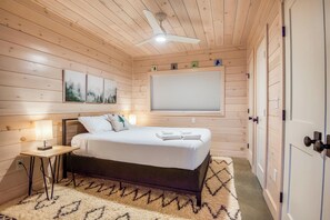 3 bedrooms, WiFi, bed sheets - Saddleback - Maine Alpin Haus beautiful trailside ski-in/ski-out A-Frame with mountain views (Sandy River Plantation)