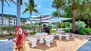 Outdoor dining - Condo# 219 Siesta key Paradise unit 219 (Sarasota)