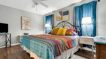 5 bedrooms, desk, iron/ironing board, travel crib