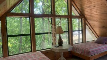 4 chambres, bureau, fer et planche Ă repasser, lit parapluie