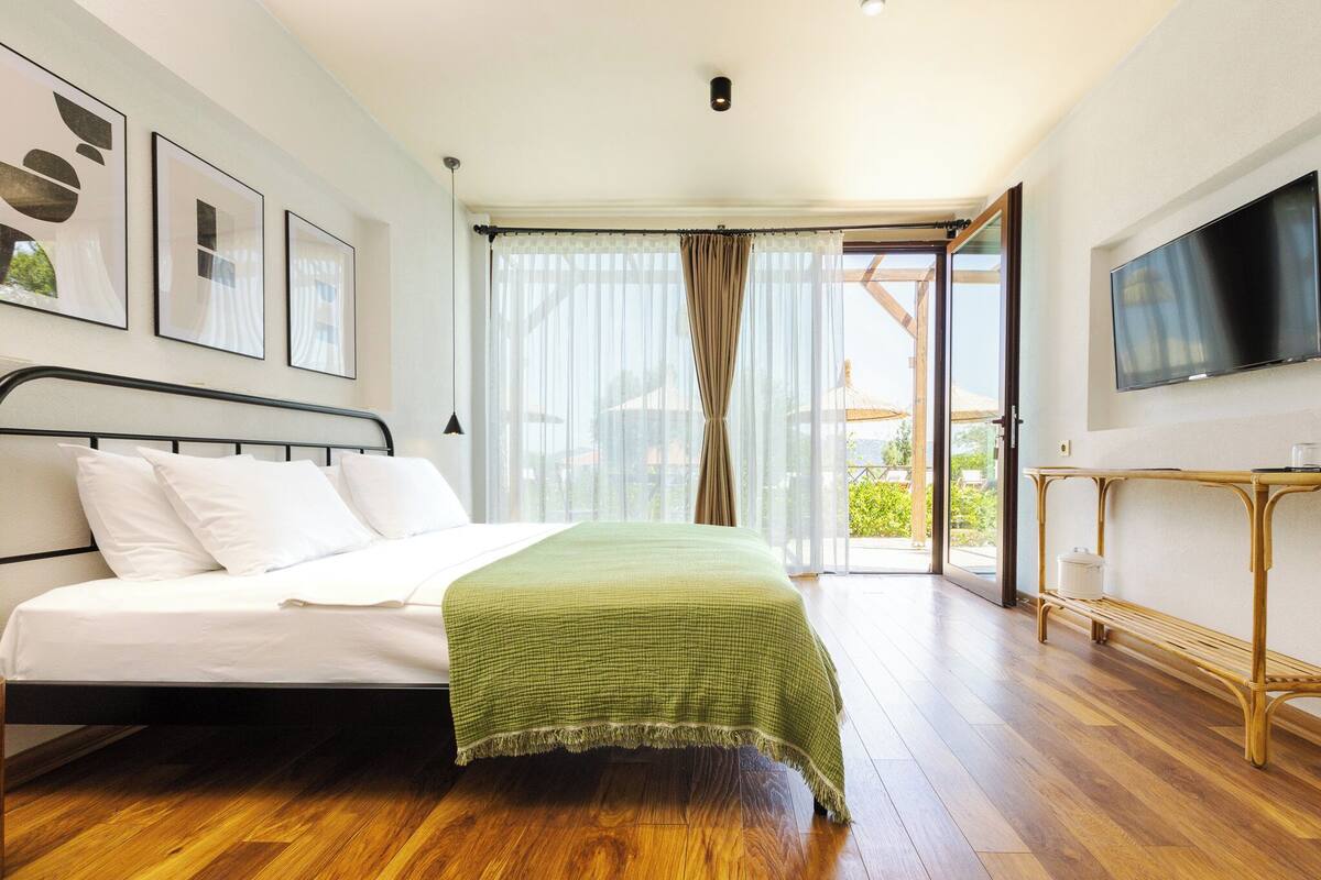 nature room - partial sea view by pool | premium bedding, minibar, free wifi, bed sheets