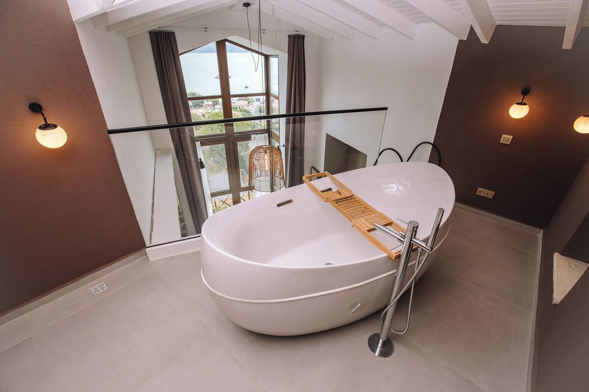 loft room with bathtub - sea view | premium bedding, minibar, free wifi, bed sheets