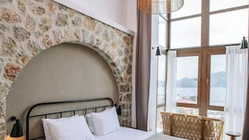 Loft Room with Bathtub - Sea View | Premium bedding, minibar, free WiFi, bed sheets