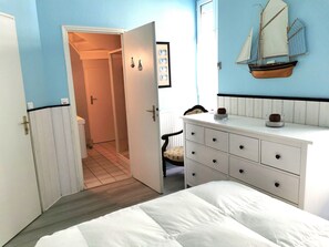 4 bedrooms, iron/ironing board, free WiFi, bed sheets