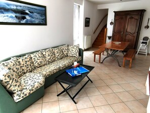 TV, fireplace, DVD player