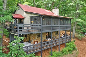 Exterior - Mountain Crest Cottage Fabulous Fire Pit and 5 Minutes to Downtown Blue Ridge!  (Blue Ridge)