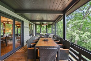 Outdoor dining - Mountain Crest Cottage Fabulous Fire Pit and 5 Minutes to Downtown Blue Ridge!  (Blue Ridge)