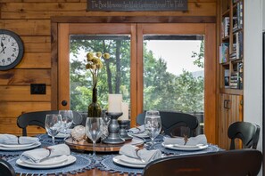 Dining - Mountain Crest Cottage Fabulous Fire Pit and 5 Minutes to Downtown Blue Ridge!  (Blue Ridge)