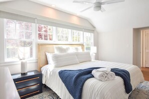 4 bedrooms, iron/ironing board, WiFi, bed sheets