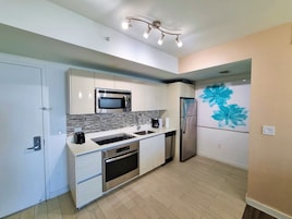 Coffee/tea maker, electric kettle