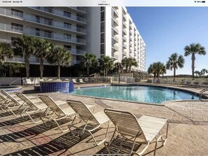 Piscina all'aperto, una piscina riscaldata